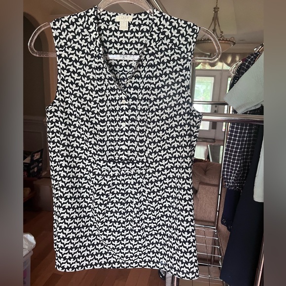 J. Crew Size 2 Sleeveless Button-Front Navy Pattern Print Top - Picture 1 of 7